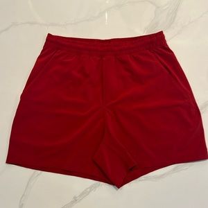 Lululemon 5” Liner-less Pace Breaker short in Sport Red size M